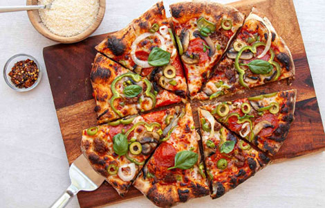 Fresh Pizzas Served at MacDonners Takeaway in Glasgow